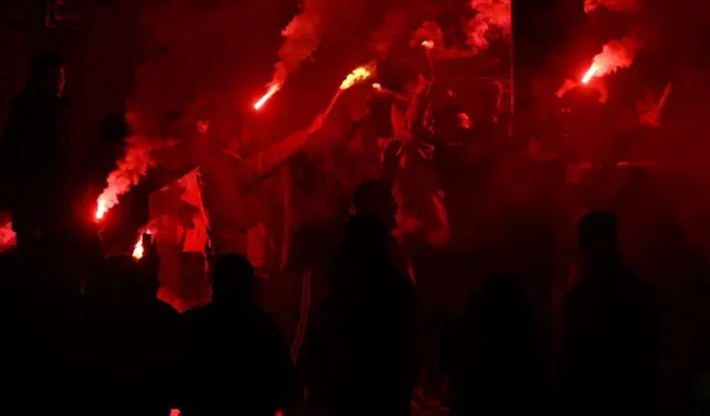 Yenilgiyi kabullenemeyen taraftarlar tesislerin yolunu tuttu