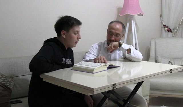 35 yıllık çalışmayla Kur’an’ı zihnine kazıdı