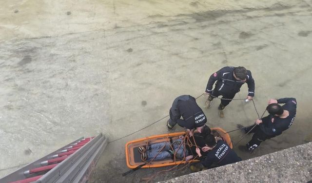 Alanya'da talihsiz kaza: Çaya düştü