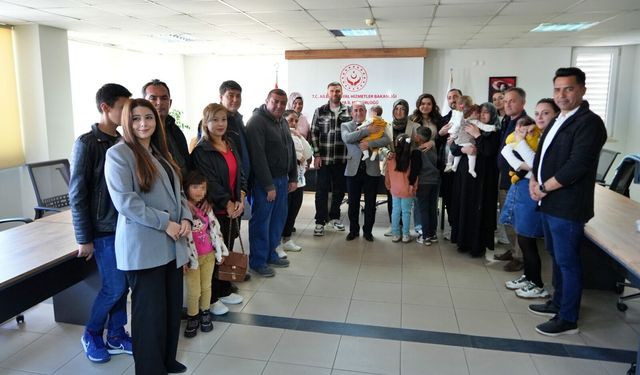 Antalya’da 10 ç*cuk yeni ailesiyle! “Kendim doğurmuş gibiyim”