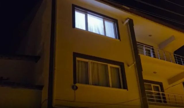 Çatı temizliğinde facia: Babanın attığı demir engelli oğlunu hayattan kopardı