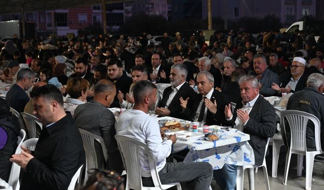 Kepez’de iftar sofraları kurulmaya devam ediyor