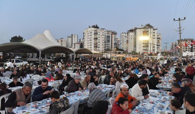Kepez’de Ramazan bereketi iftar sofralarında paylaşılıyor