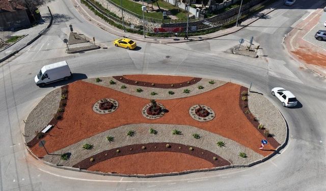 Konyaaltı’ndaki kavşaklarda çevre dostu peyzaj çalışması