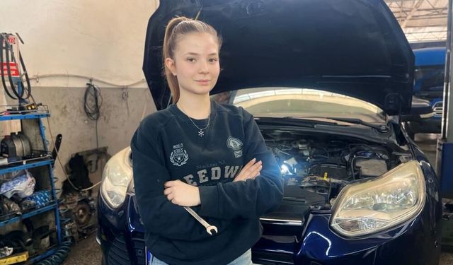 Yetenekli genç kız Antalya sanayisinde ustalara taş çıkarıyor