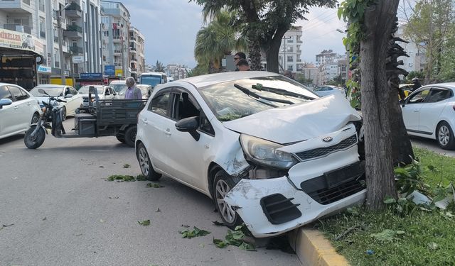 Motosiklete çarpmamak için direksiyonu kırdı, kaza yaptı!