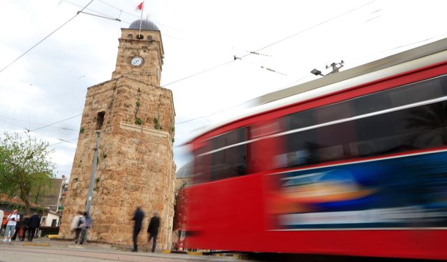 Milyonluk restorasyon kar etmedi: Tarihi kulenin saatleri arızadan kurtulamıyor