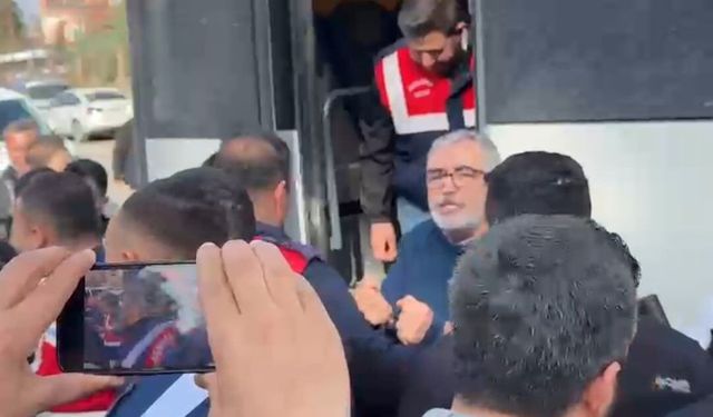 Jet Fadıl olarak bilinen Fadıl Akgündüz’ün annesinin cenaze töreninde gerginlik yaşandı