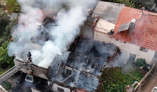 Kepez’de binalar alevlere teslim oldu: Ç*cuklar son anda kurtarıldı