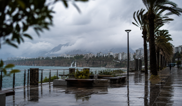 Antalya’da hava bir anda değişiyor! 25 Temmuz’da kuvvetli sağanak alarmı