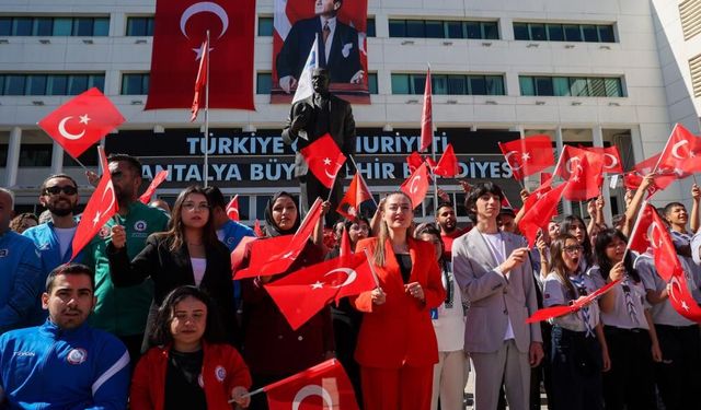 19 Mayıs Atatürk’ü Anma, Gençlik ve Spor Bayramı Antalya’da kutlandı