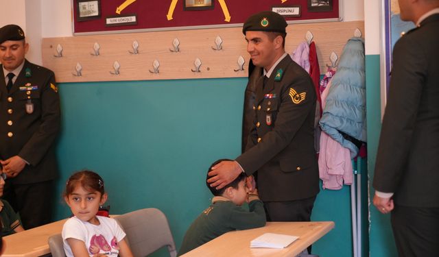 İlk mektuplarını Mehmetçiğe yazdılar, cevabını gururla aldılar