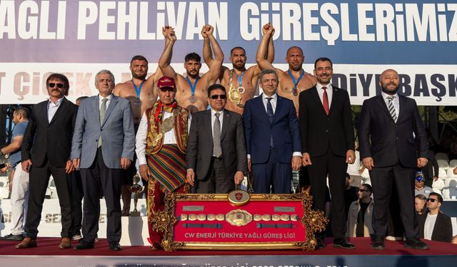 Manavgat'ta güreş heyecanı: Başpehlivanlık kemeri Feyzullah Aktürk’e gitti!