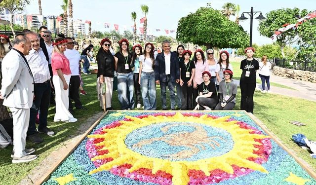 130 bin çiçekle en güzel desen için yarıştılar