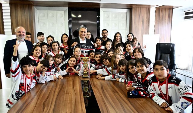 Şampiyon sporculardan Başkan Uysal’a ziyaret