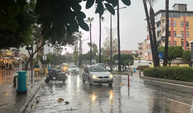 Antalya’da kuvvetli yağış uyarısı! 8 ilçede saat 09.00’dan itibaren etkili olacak
