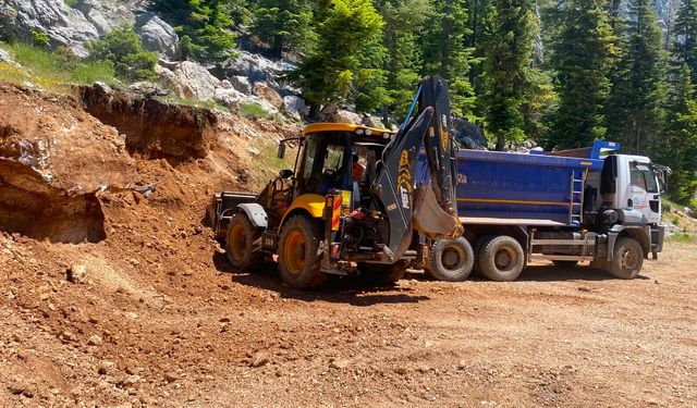 Antalya Büyükşehir Belediyesi yayla yollarında çalışmaları hızlandırdı