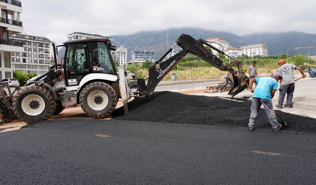 Alanya'da yol atağı: Asfalt çalışmaları mahalle mahalle sürüyor