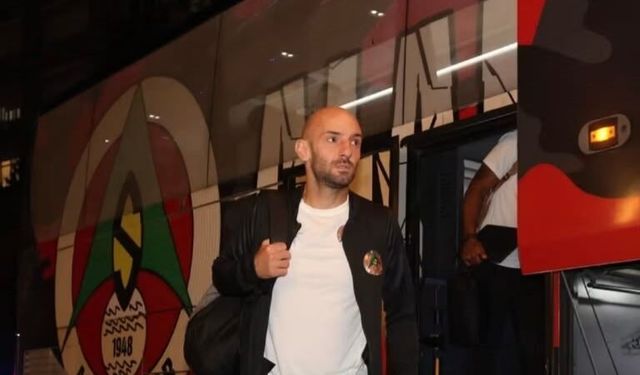 Alanyaspor'da bir devir sona erdi: Kaptan Efecan Karaca ile yollar ayrıldı