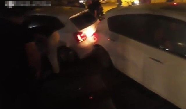 Antalya’da gece yarısı kaza! Kadın sürücü panik atak geçirdi