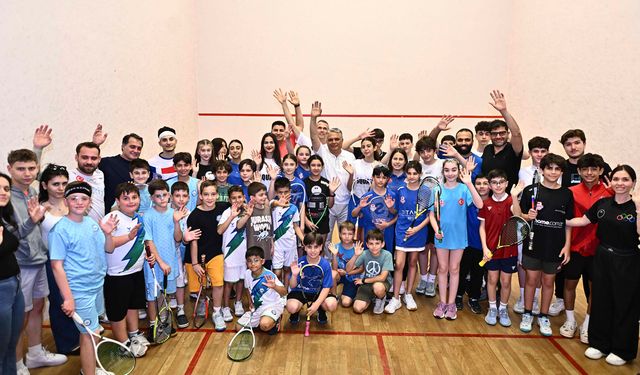 Başkan Uysal’dan Squash sporcularına destek ziyareti