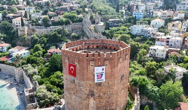 Antalya JAK ekiplerinden Kızılkule’de bayraklı kutlama