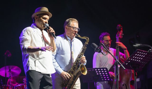 Kenan Doğulu’nun caz yorumu büyüledi: Festivalde unutulmaz açılış