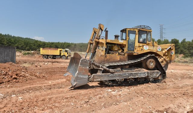 Kepez’de stratejik ulaşım hamlesi: Caddeler birbirine bağlanarak yeni yol açılacak