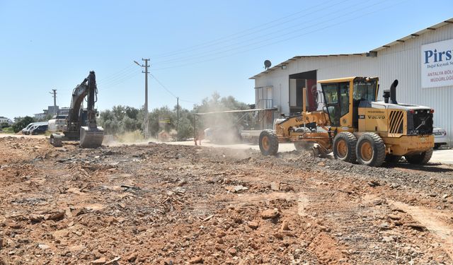 Kepez'de ulaşımı rahatlatacak çalışma: Caddeler birbirlerine bağlanıyor