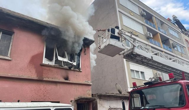 Mahalleyi ayağa kaldıran yangın: Evin üst katı küle döndü