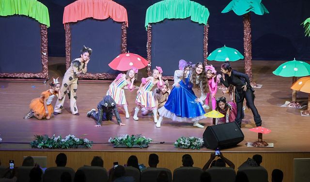 "Alis Harikalar Diyarında" müzikali Manavgat'ta büyük beğeni topladı