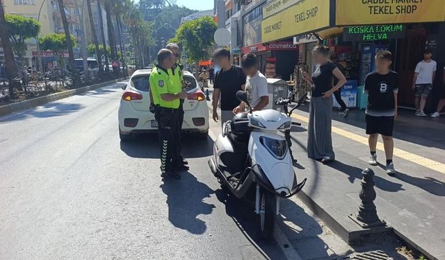 Trafiği atlatmak isterken kaza atlattı: 2 kişi yaralandı