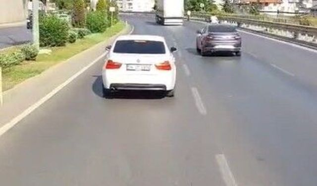 Antalya'da itfaiyeye yol vermeyen lüks otomobil sürücüsüne ağır ceza!