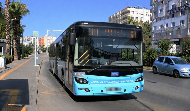 Antalya’da sıcaktan bunalan yolculara serin jest takdir topladı