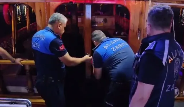 Başkan Özçelik sert çıktı! Alanya’da iki tur teknesi mühürlendi