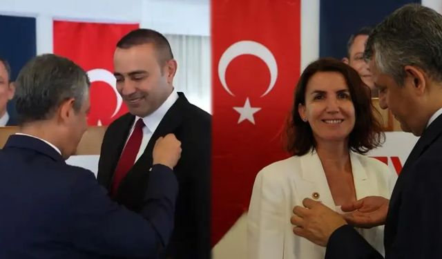 CHP’den ayrılan Antalya milletvekilleri YENİ Parti rozetini aldı! İlk sözleri dikkat çekti