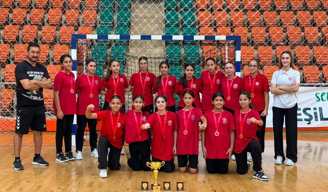 Kepez'in minik sultanları Türkiye şampiyonu oldu