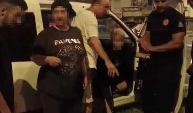 Muratpaşa'da gece yarısı korkutan kazada araçlar refüje savruldu, yaralılar var