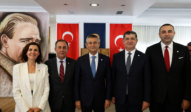 Yeni Parti’ye Antalya’dan destek! 4 milletvekili birer maaşını bağışlayacak