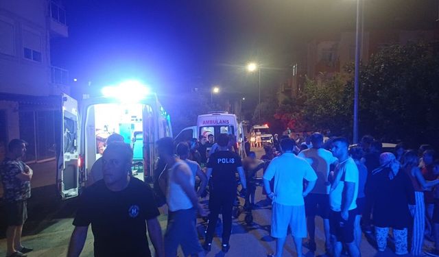 Annesini d*rb*eden babasını b*ç*kladı!