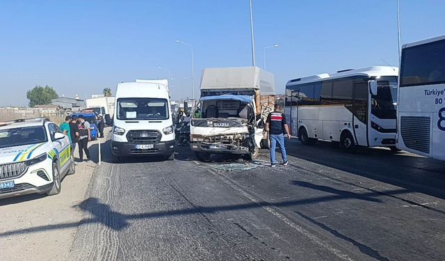 Kamyonların karıştığı kaza trafiği kilitledi: 5 kilometrelik kuyruk, 82 bin 719 TL ceza