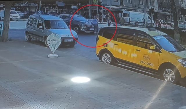 Manavgat’ta feci kaza! Kırmızı ışıkta yola fırlayan kadına otomobil çarptı