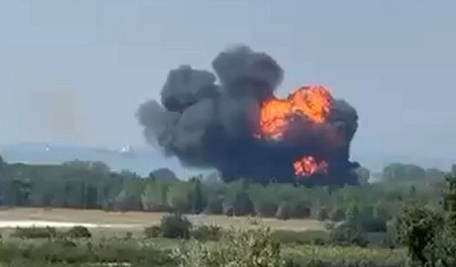 Eğitim uçağı düştü! Pilottan dikkat çeken hamle