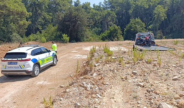 Uygulamayı görünce ormanlığa kaçtı! Terk ettiği motosikletin cezası dudak uçuklattı