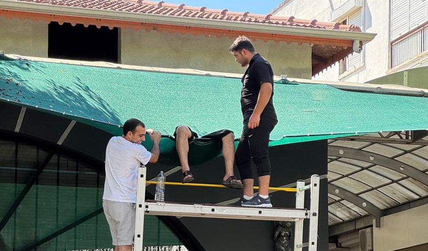 Balkondan düştü tentelere sarıldı