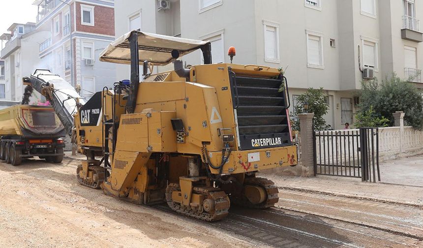 Yeni Emek Mahallesi’nde 5 sokakta yollar yenileniyor