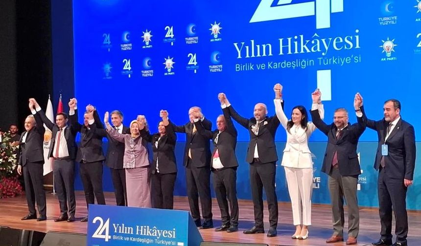 9 belediye başkanı AK Parti'ye geçti! O isimlere rozetlerini Erdoğan taktı!