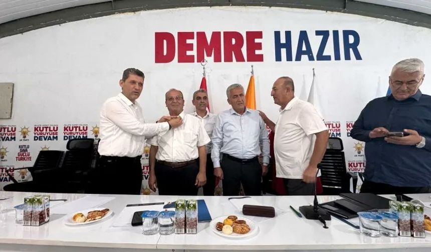 Demre Belediyesi'nde kartlar yeniden dağıtıldı