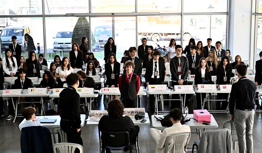 Antalya’da genç delegeler MUN etkinliğinde buluştu
