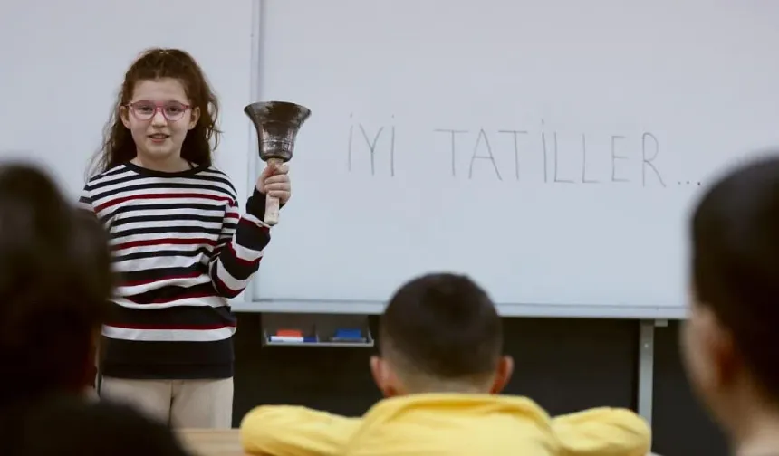 Milyonlarca öğrencinin beklediği haber geldi! Yarıyıl tatili uzatıldı mı?